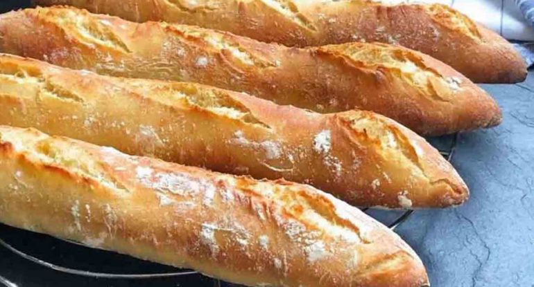 En France, une boulangerie crée la première baguette de pain 'invisible'