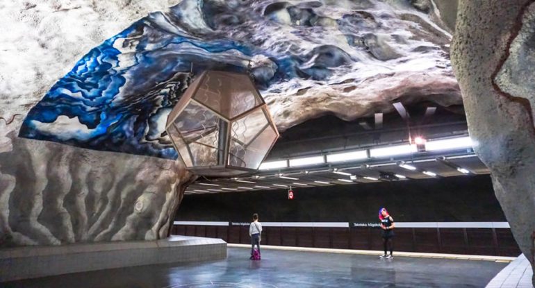 En Suède, une station de métro transforme les passagers en œuvres d’art numériques