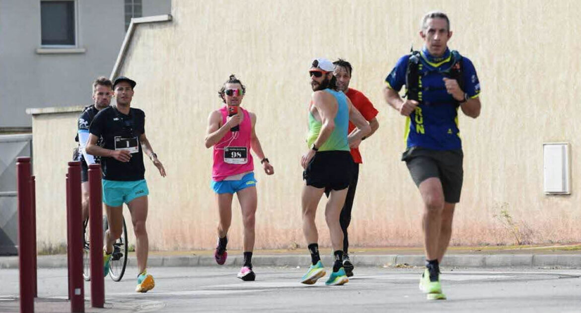 Un marathon en marche arrière bat un record du monde !